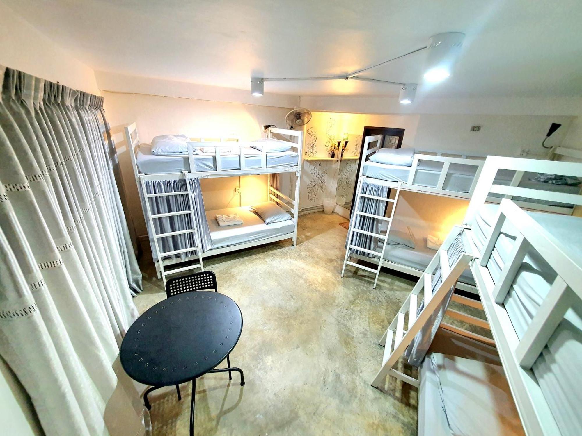 Home16 Sukhumvit16 Bangkok Exterior photo