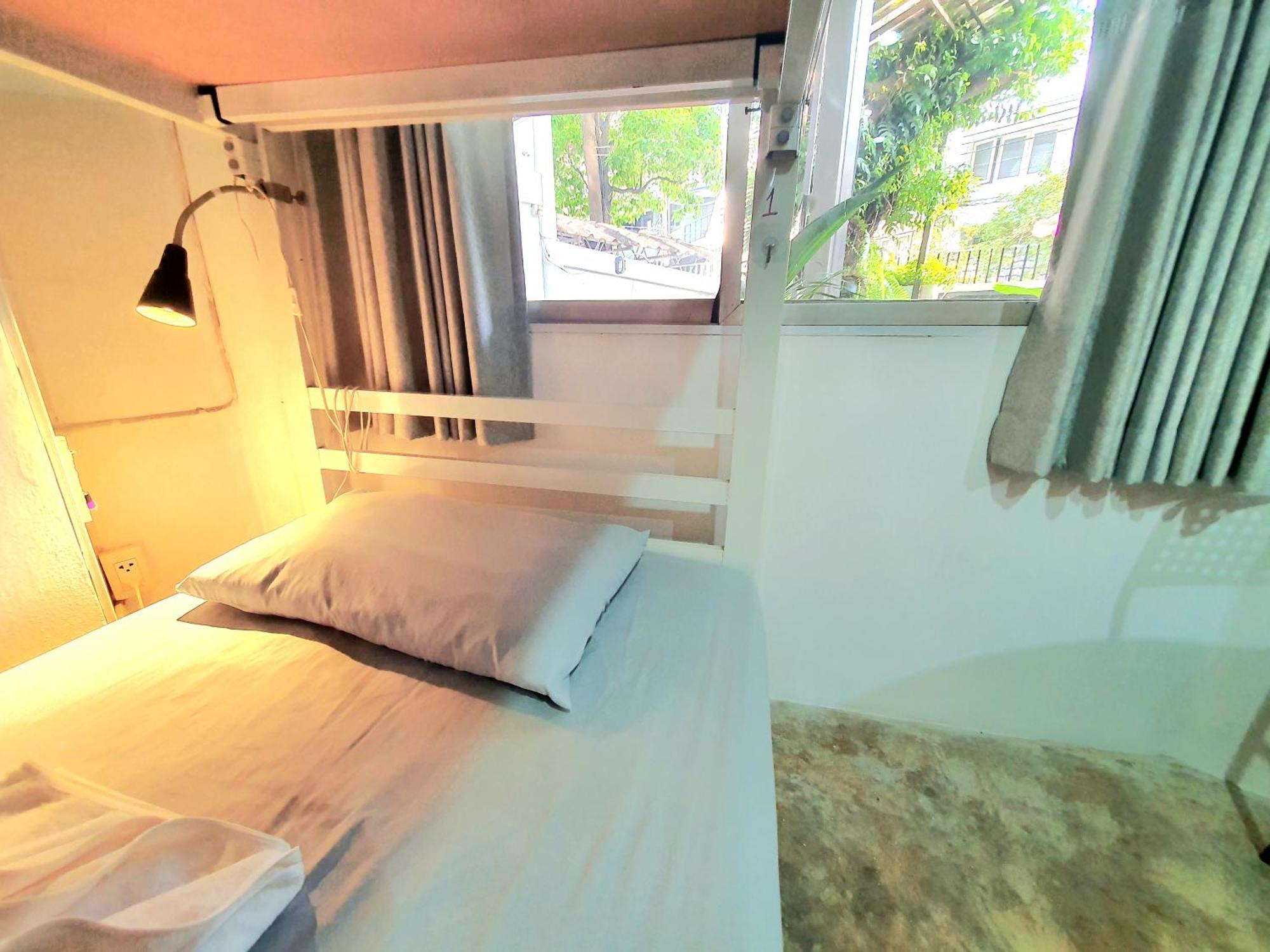 Home16 Sukhumvit16 Bangkok Exterior photo