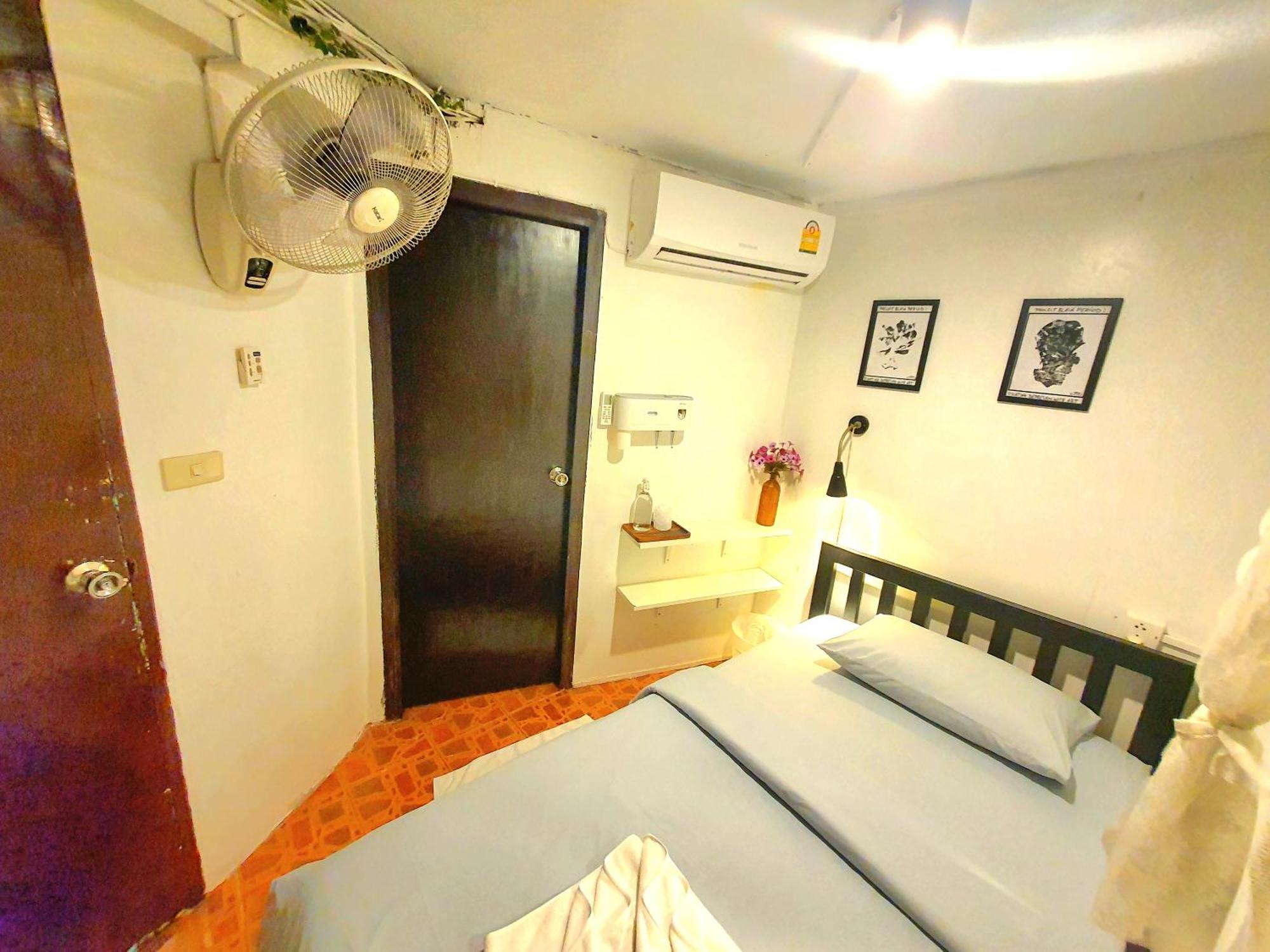 Home16 Sukhumvit16 Bangkok Exterior photo